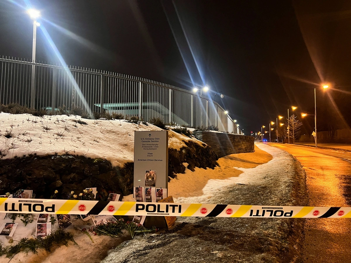 Khu vực bên ngoài Đại sứ quán Mỹ ở Osloa được phong tỏa sau khi cảnh sát Na Uy cho biết một vụ nổ lớn đã xảy ra tại tòa nhà này, ngày 8/3/2026. Ảnh: Reuters.