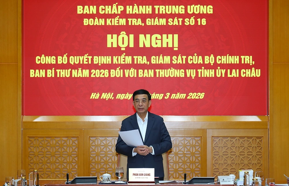 dai_tuong_phan_van_giang_chu_tri_hoi_nghi_cong_bo_quyet_dinh_kiem_tra_giam_sat_doi_voi_ban_thuong_vu_tinh_uy_lai_chau_4.jpg