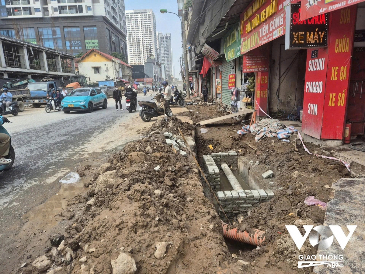 Người dân đặt câu hỏi: nếu việc mở rộng chậm tiến độ kéo dài, liệu tuyến đường có kịp đáp ứng nhu cầu đi lại khi dân số khu vực tiếp tục gia tăng?