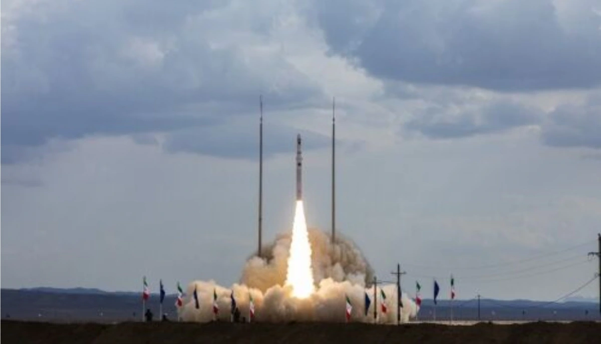 Tên lửa nhiên liệu rắn Ghaem-100 của Iran. Ảnh: IRNA