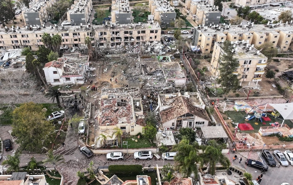 Hình ảnh từ máy bay không người lái cho thấy mức độ thiệt hại sau một đêm các cuộc không kích của Iran ở Dimona. Ảnh: Reuters