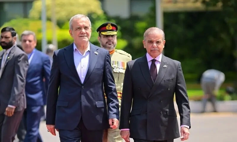 Tổng thống Iran Masoud Pezeshkian và Thủ tướng Shehbaz Sharif tại Islamabad, ngày 3/8/2025. Ảnh: Chính phủ Pakistan