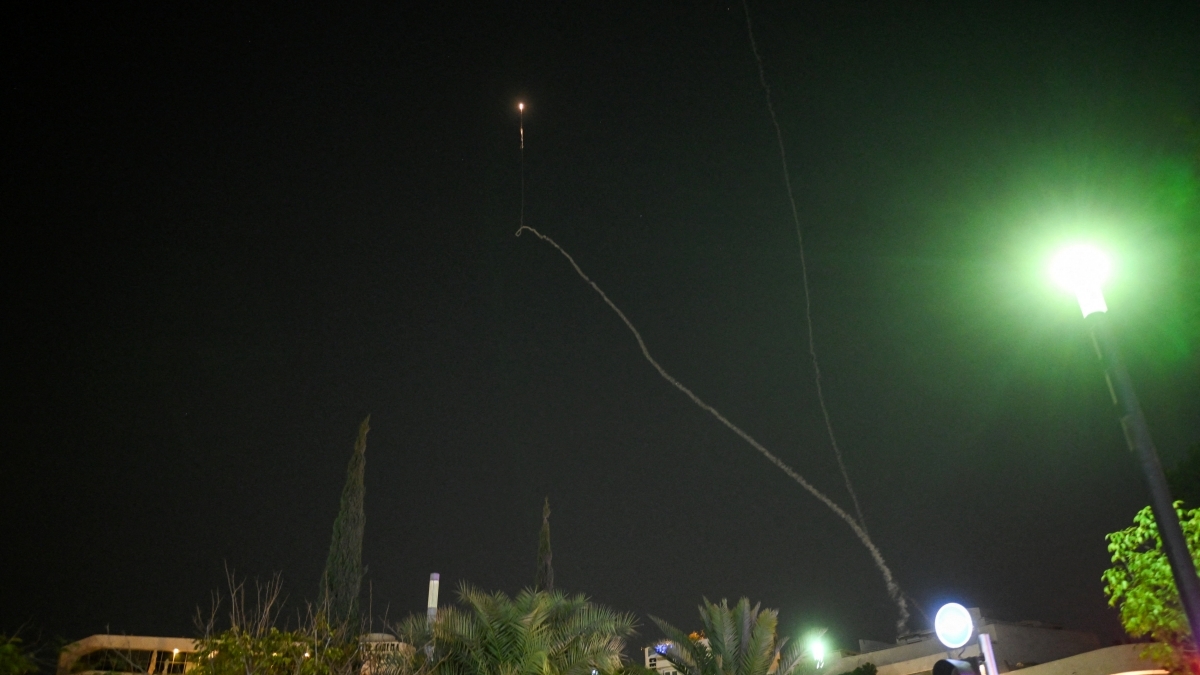 Lực lượng Phòng vệ Israel (IDF) tối qua cho biết trong ngày 10/3, Iran tiến hành tổng cộng 5 đợt tấn công tên lửa đạn đạo về phía lãnh thổ Israel (Ảnh: Reuters).