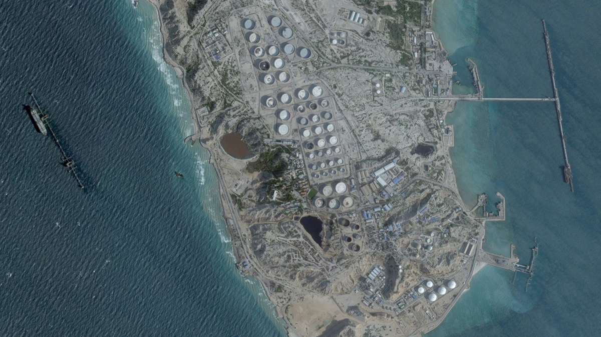 Ảnh vệ tinh cho thấy một cơ sở dầu mỏ trên đảo Kharg của Iran, ngày 25/2/2026. Nguồn: Planet Labs PBC/Reuters