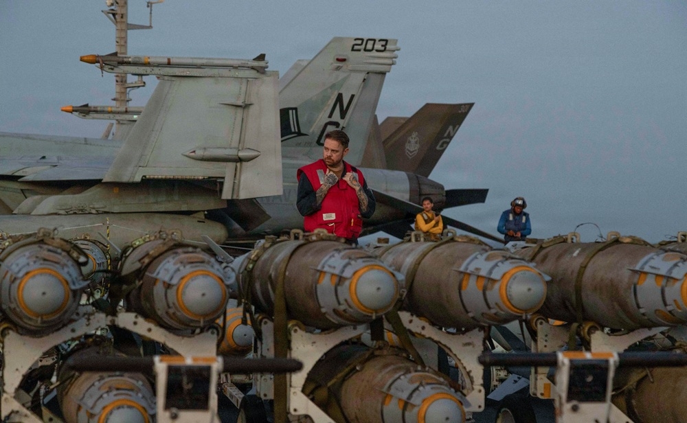 Lực lượng Mỹ chuẩn bị cho Chiến dịch Epic Fury nhằm vào Iran. Ảnh: Reuters