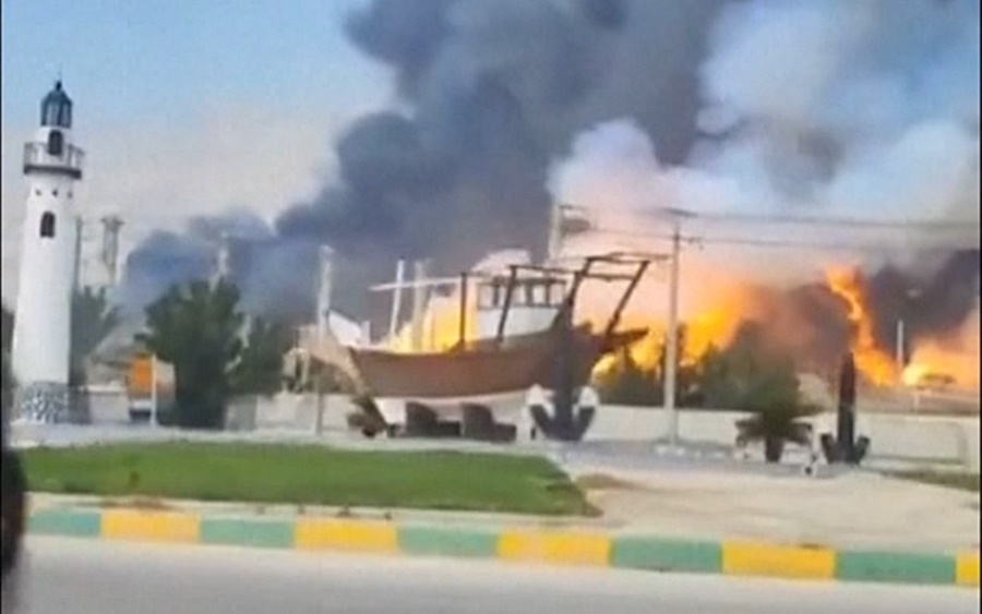 mo khi Iran boc chay, tap kich mo khi Iran, mo khi South Pars -Validated ugc, AP.jpg