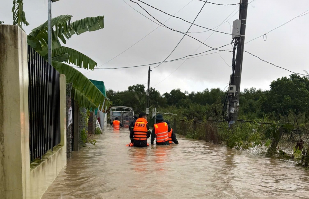 Tháng 11/2025, mưa lũ nhấn chìm nhiều khu dân cư ở tỉnh Khánh Hòa