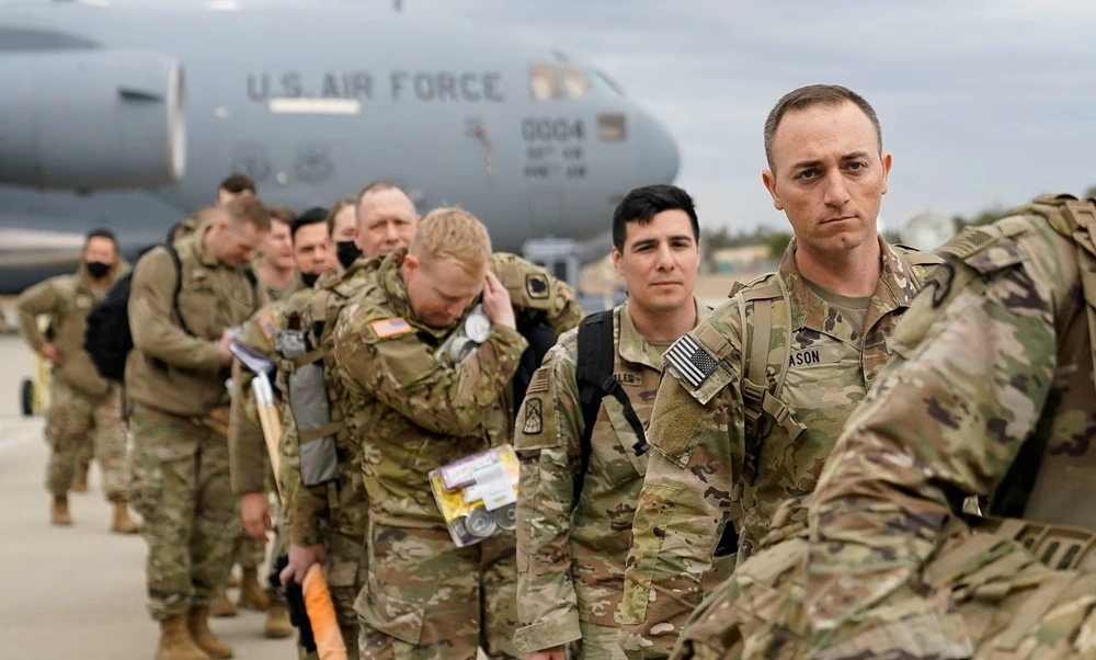 Mỹ gia tăng áp lực quân sự, điều động thêm các binh sĩ thuộc Sư đoàn Dù 82 tới Trung Đông. Ảnh: Reuters