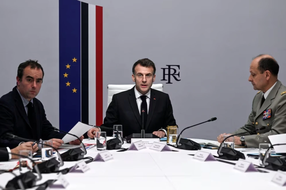 ổng thống Pháp Emmanuel Macron phát biểu tại cuộc họp hội đồng quốc phòng tại Điện Élysée sau các cuộc tấn công của Mỹ và Israel vào Iran, tại Paris, Pháp, ngày 28/2/2026. Ảnh: Reuters