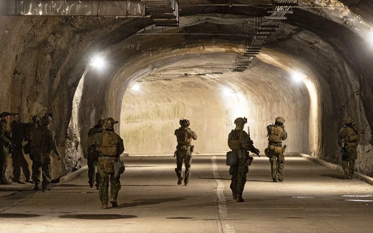 thuy quan luc chien My, linh My trong duong ham o Han Quoc -thuy quan luc chien My.jpg