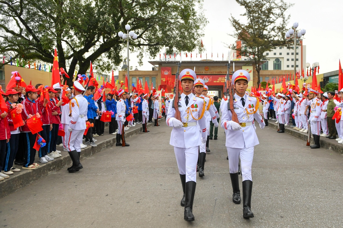 tong_duyet_giao_luu_huu_nghi_quoc_phong_bien_gioi_viet_nam_-_trung_quoc_20.jpg