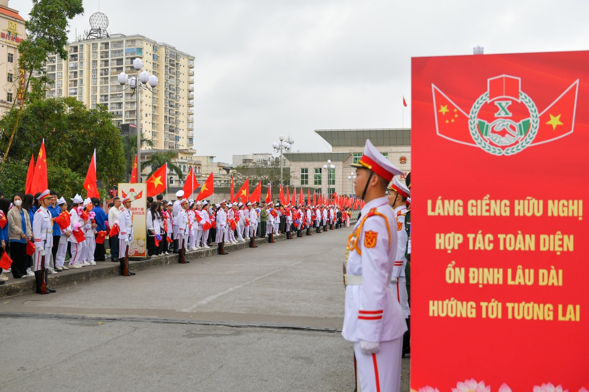 tong_duyet_giao_luu_huu_nghi_quoc_phong_bien_gioi_viet_nam_-_trung_quoc_4.jpg