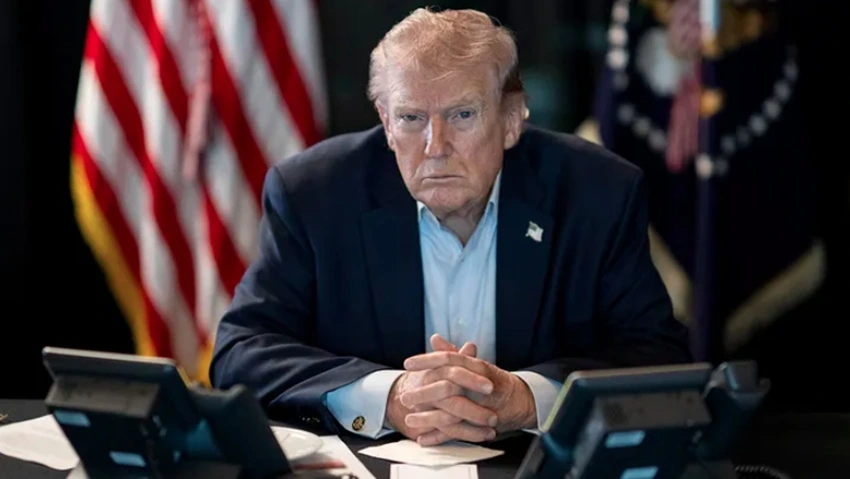 Tổng thống Mỹ Donald Trump ngồi tại bàn theo dõi các hoạt động quân sự trong Chiến dịch Epic Fury chống lại Iran. Ảnh: Nhà Trắng