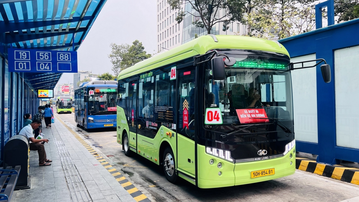 tp.hcm_thi_diem_bo_ve_giay_tren_16_tuyen_xe_buyt.jpg