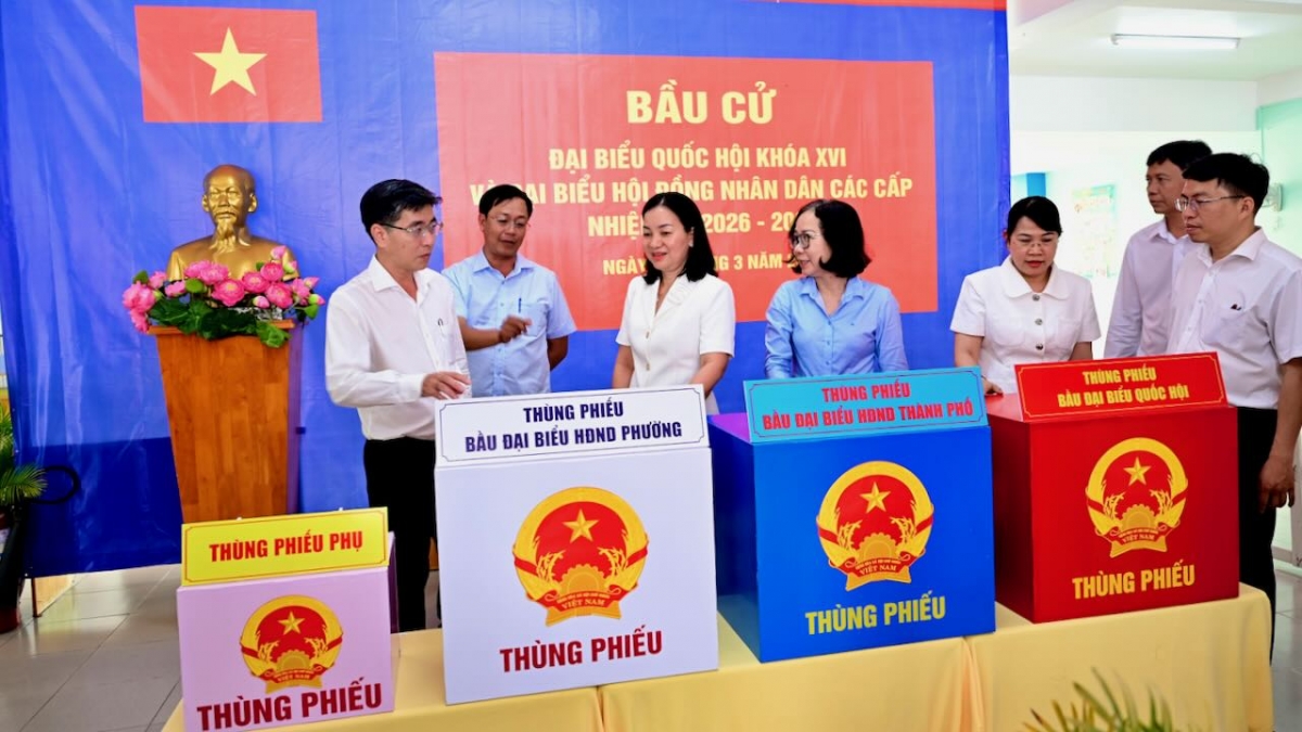 Lãnh đạo TP.HCM kiểm tra công tác chuẩn bị trước ngày bầu cử (Ảnh: Văn Minh)