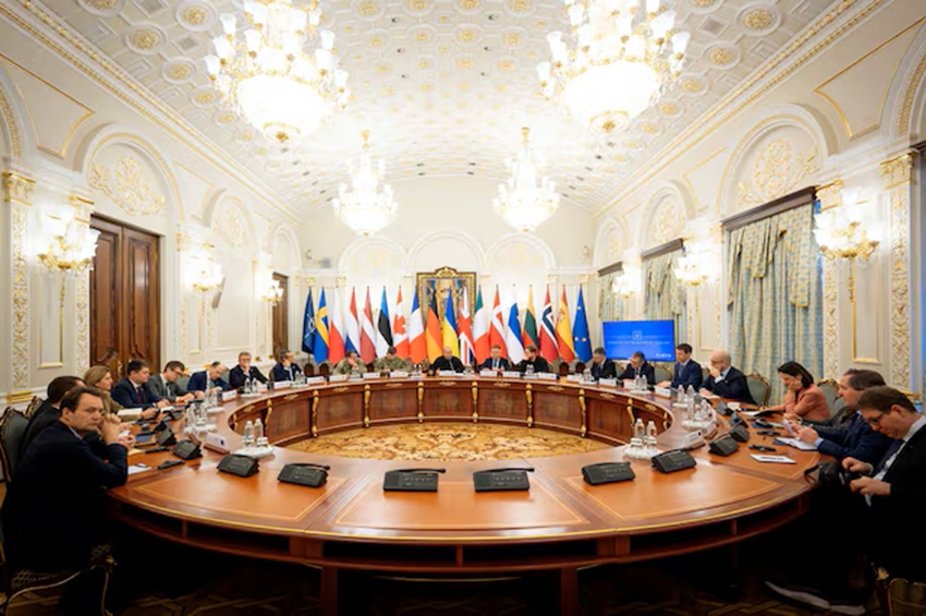 Ukraine cùng các đồng mình thảo luận về các vấn đề an ninh và kinh tế, trong bối cảnh xung đột với Nga. Reuters