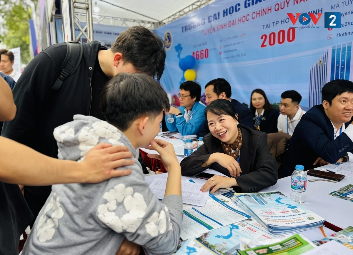 Thí sinh đặt câu hỏi với đại diện trường ĐH tại Ngày hội Tư vấn tuyển sinh - hướng nghiệp