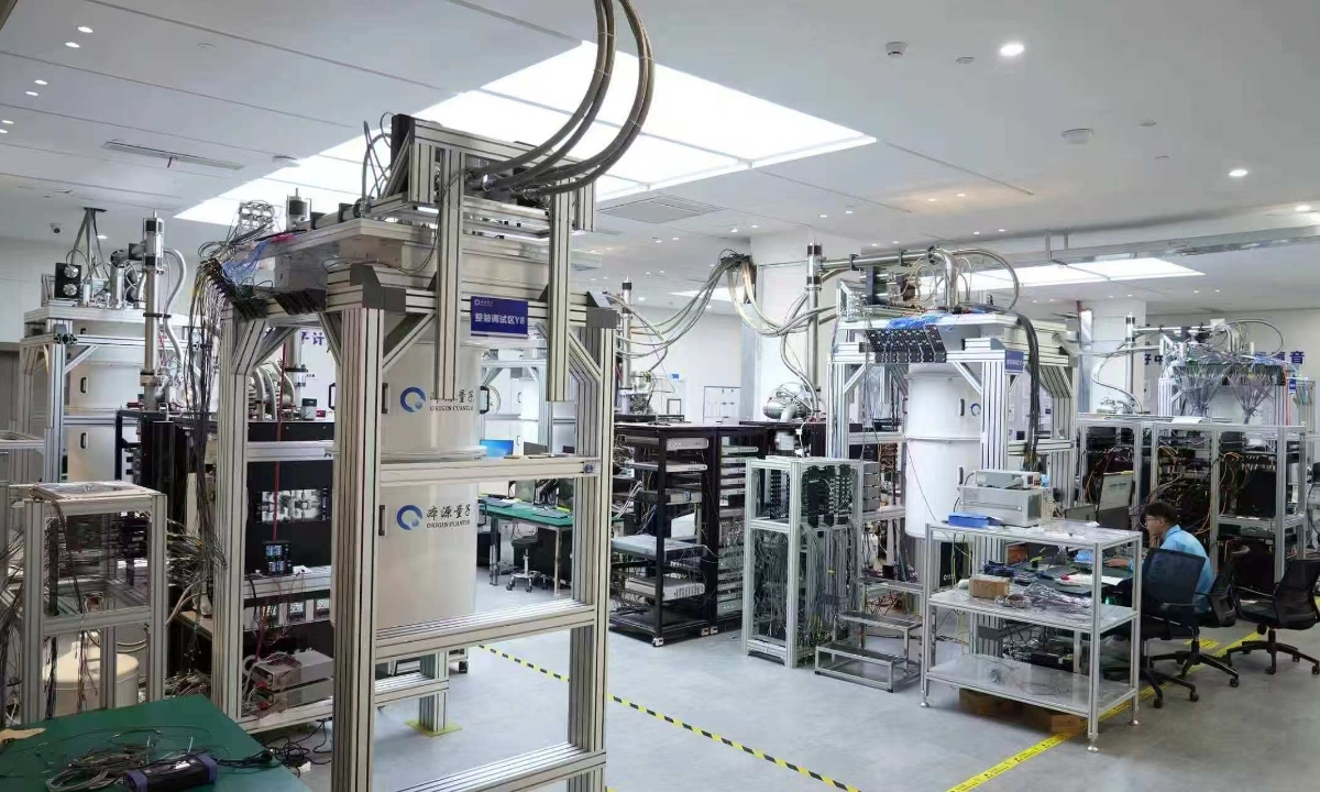 Cụm máy tính lượng tử siêu dẫn Wukong. Ảnh Phòng thí nghiệm trọng điểm về chip máy tính lượng tử tỉnh An Huy.jpeg