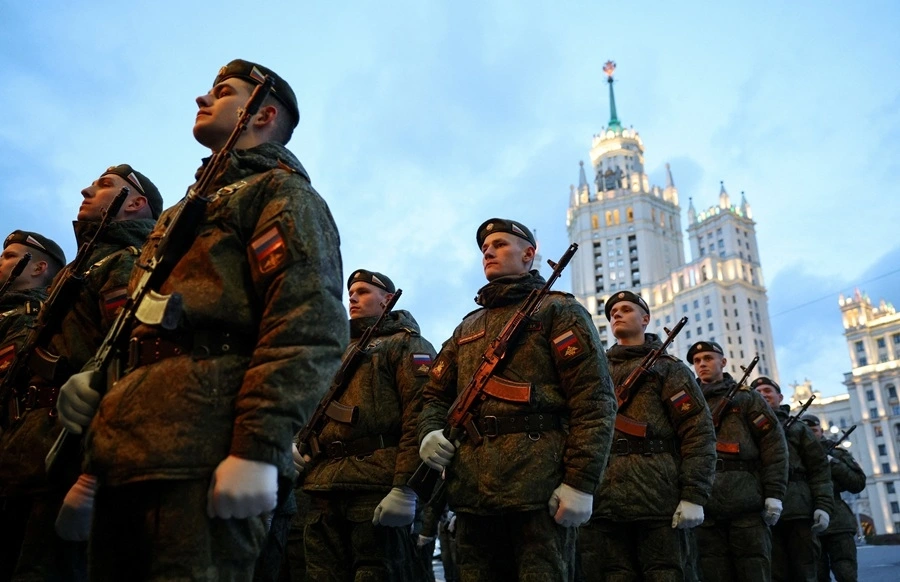 Buổi diễn tập cho lễ duyệt binh Ngày Chiến thắng được tổ chức tại Moscow.REuters