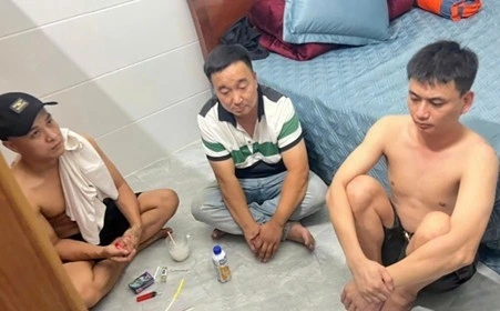 cac_doi_tuong_bi_bat_qua_tang_khi_dang_thuc_hien_hanh_vi_to_chuc_su_dung_trai_phep_chat_ma_tuy_anh_bht.jpg