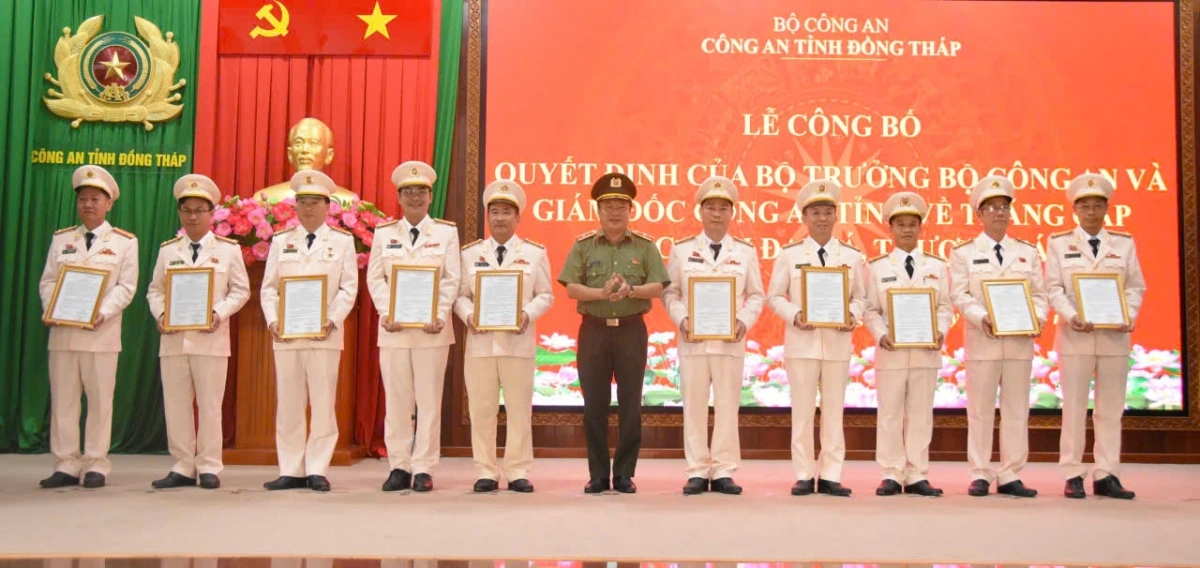 cac_sy_quan_cong_an_tinh_dong_thap_nhan_quyet_dinh_thang_cap_quan_ham.jpg