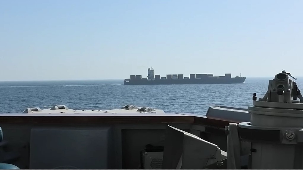 chien ham My danh chan tau hang Touska mang co Iran tren vinh Oman 19-4-2026, khu truc ham USS Spruance -centcom.jpg