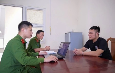 co_quan_cong_an_tien_hanh_lay_loi_khai_phan_loai_doi_tuong.jpg