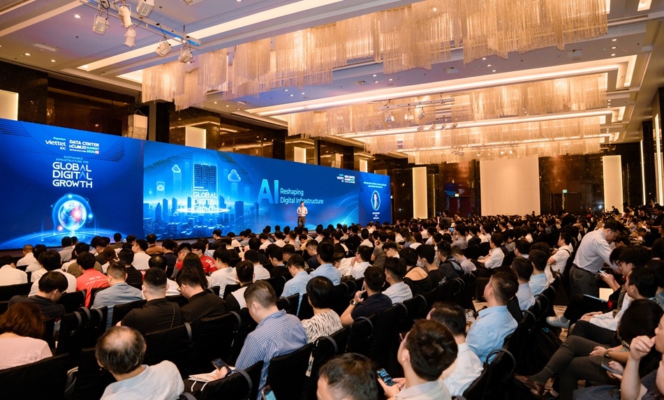 DCCI Summit 2026 do Viettel IDC tổ chức tại Hà Nội, thu hút gần 2.000 đại biểu cùng hàng chục đối tác công nghệ trong và ngoài nước.