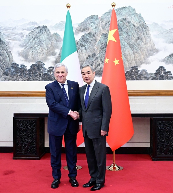 ngoai_truong_trung_quoc_vuong_nghi_va_ngoai_truong_italy_antonio_tajani_20260417082944.jpg