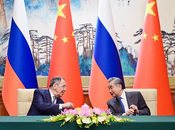 ngoai_truong_trung_quoc_vuong_nghi_va_ngoai_truong_nga_sergei_lavrov_anh_bo_ngoai_giao_trung_quoc_20260415075218_1.jpg