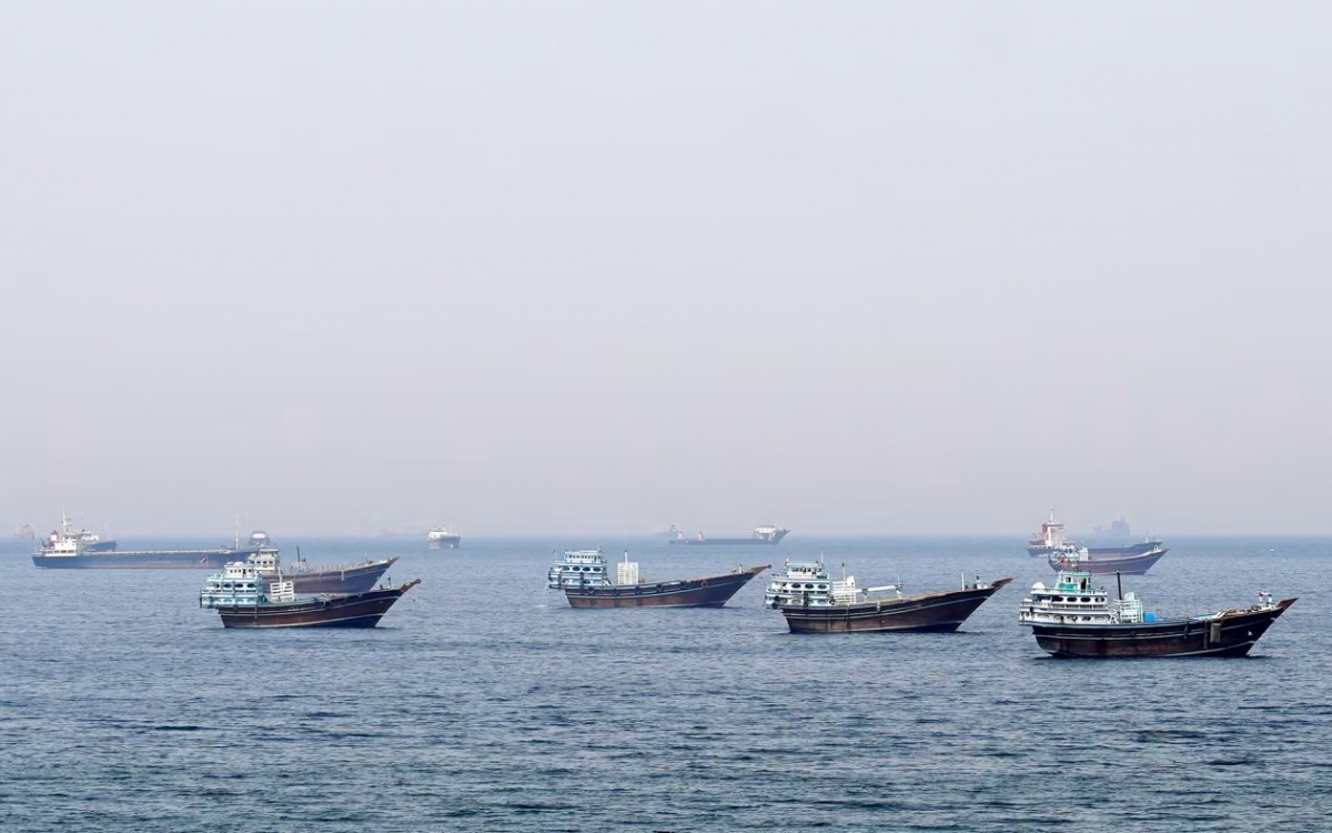 tau thuyen tren eo bien Hormuz -reu.jpg