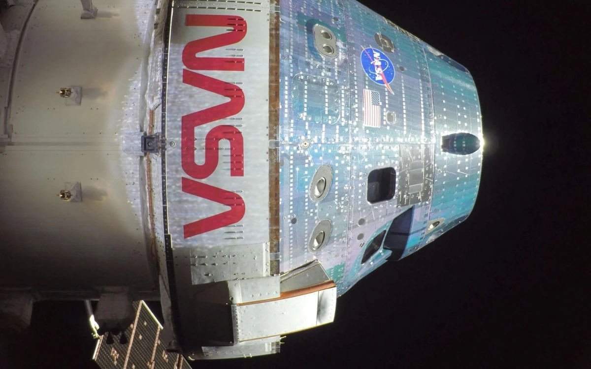 tau vu tru Orion trong su menh Artemis II, 3-4-2026, bay trong vu tru -nasa.JPG
