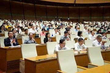 thông qua nghị quyết.jpg