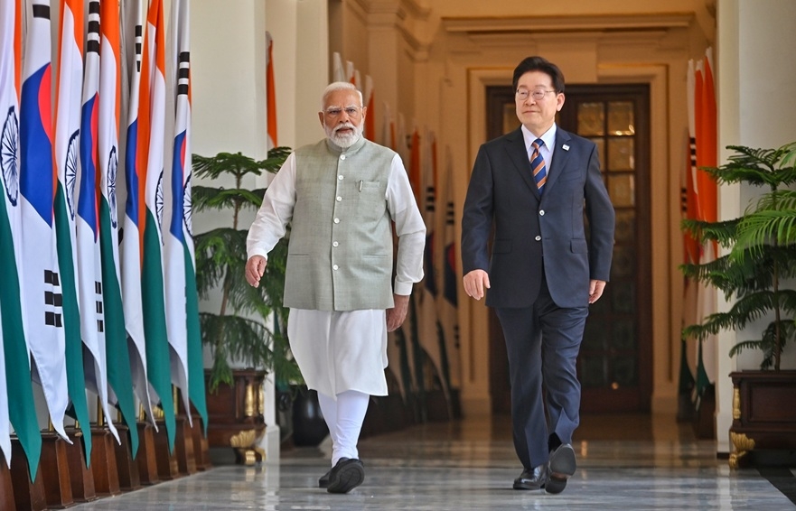 Thủ tướng Ấn Độ Narendra Modi và Tổng thống Hàn Quốc Lee Jae Myung tại Hyderabad House, New Delhi ngày 20/4. Ảnh: ANI