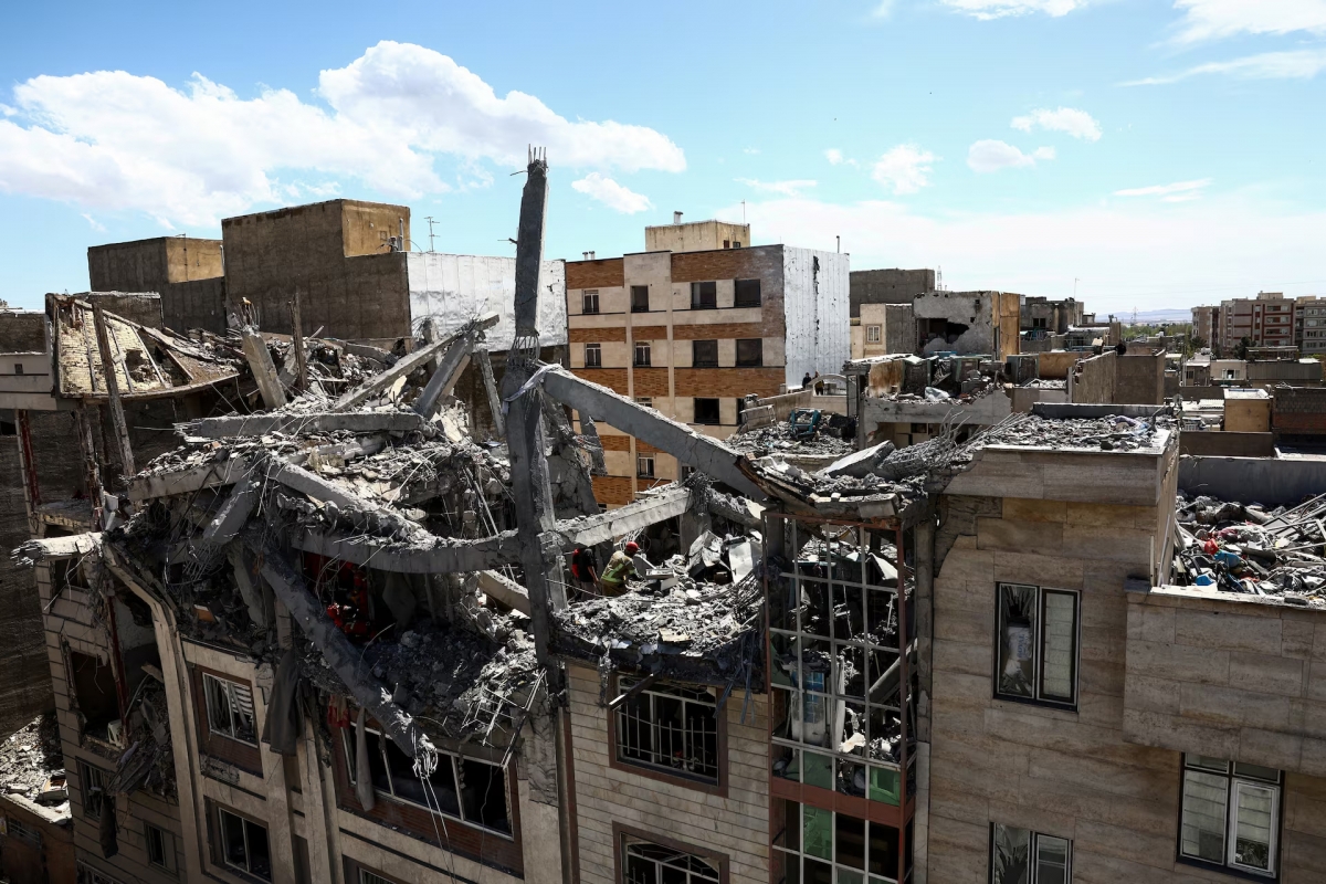 Một tòa nhà bị phá hủy sau cuộc không kích ở Tehran, Iran, ngày 27/3/2026. Ảnh: WANA/Reuters 