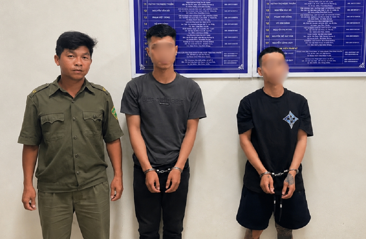 Đối tượng V.V.Hải (trái) và Đ.C.Trung (phải) tại Cơ quan Công an.png