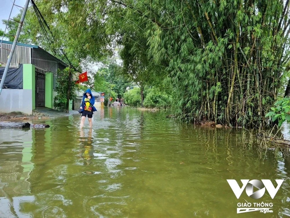 1-tinh-trang-ung-ngap-xay-ra-nhieu-lan-tai-cac-huyen-phia-tay-ha-noi-anh-minh-hieu-1452.jpg