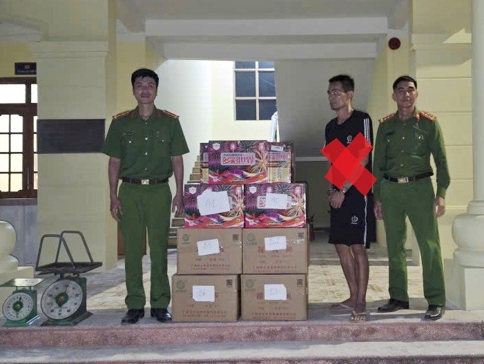 24-5_doi_tuong_tran_van_huong_x_van_chuyen_25587_kg_phao_no.jpg