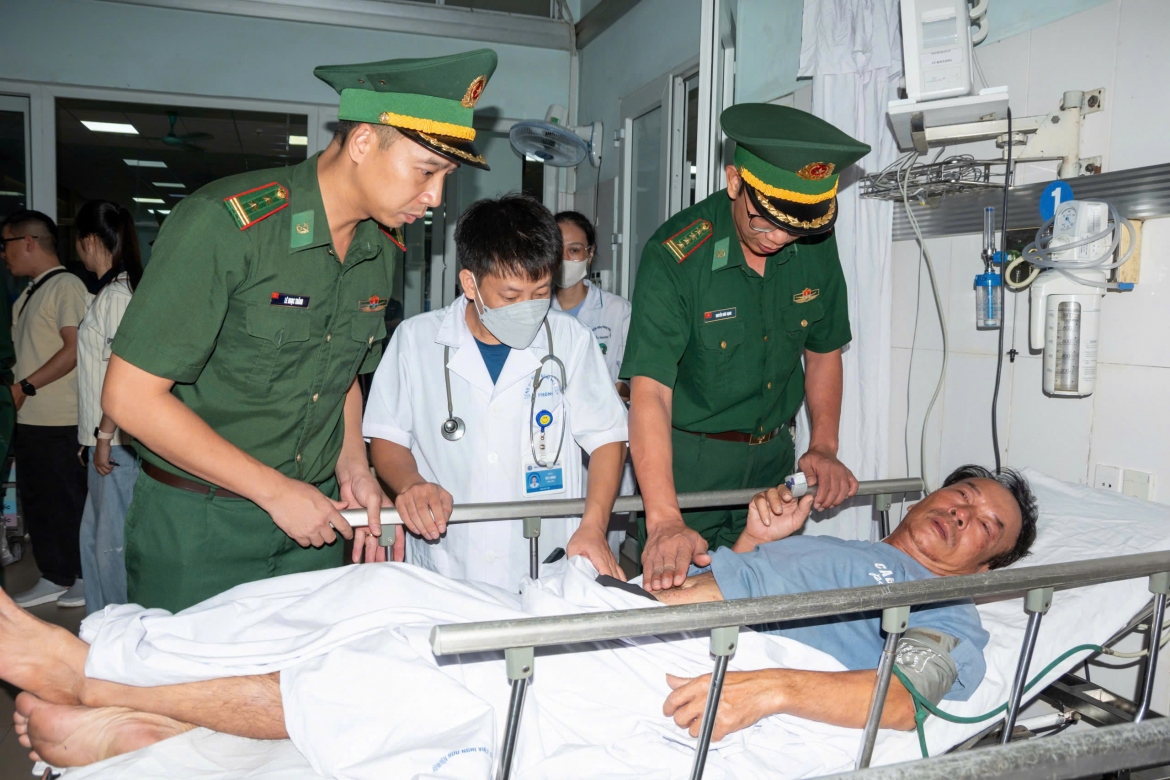 28-5_dai_ta_nguyen_duc_hanh_dong_vien_ngu_dan_gap_nan.jpg