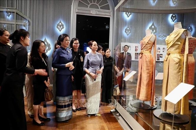 4_ngo_phuong_ly_ao_dai.jpg