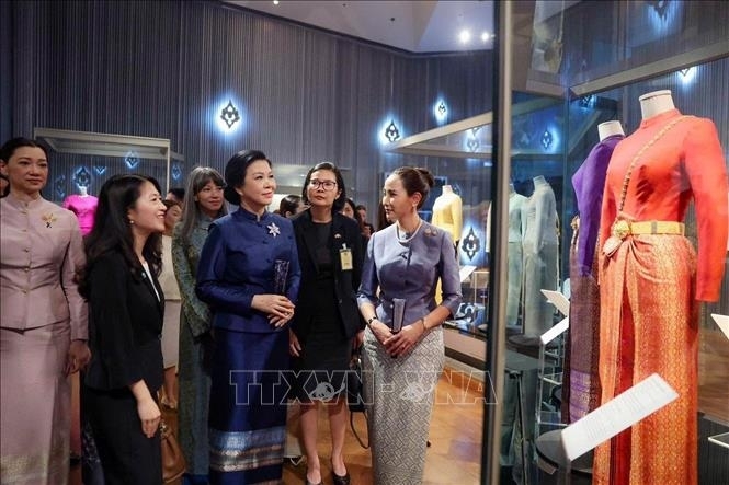 7_ngo_phuong_ly_ao_dai.jpg
