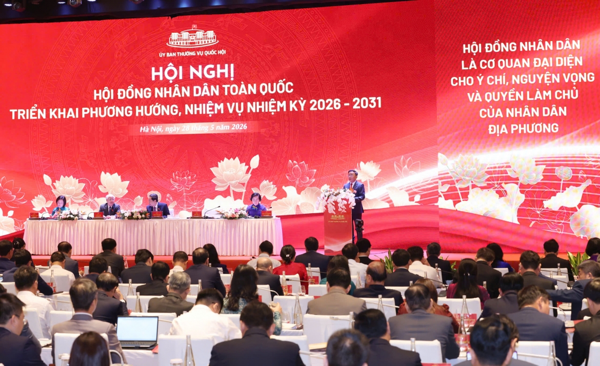 Dong chi Tran Cam Tu phat bieu tai hoi nghi HDND 2.jpg