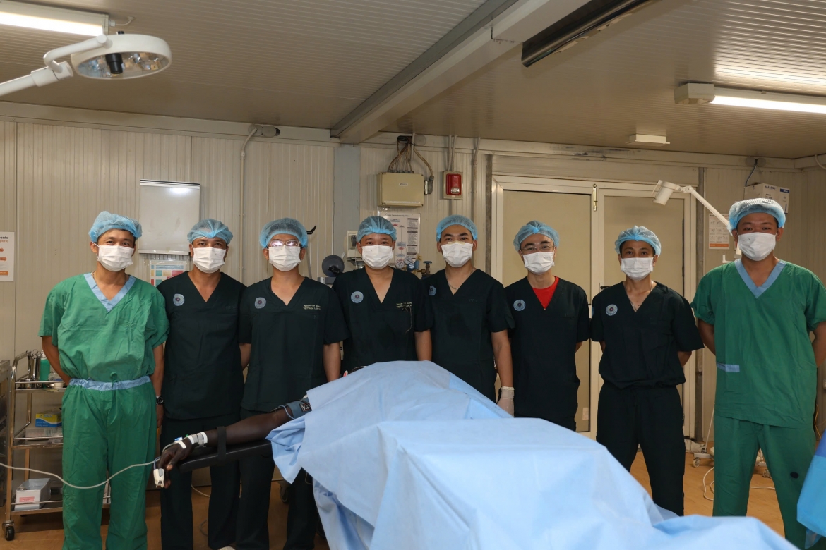 bac_si_mu_noi_xanh_viet_nam_chua_thanh_cong_ca_chan_thuong_phuc_tap_o_nam_sudan.jpg