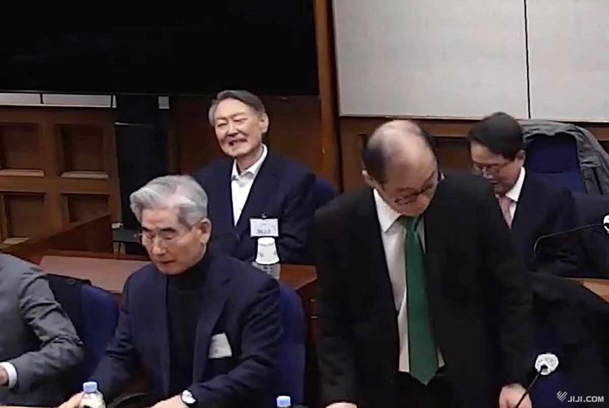 bi_cao_yoon_suk_yeol_duoi_cung_ben_trai_tai_phien_so_tham_anh_jiji_press_2.jpg