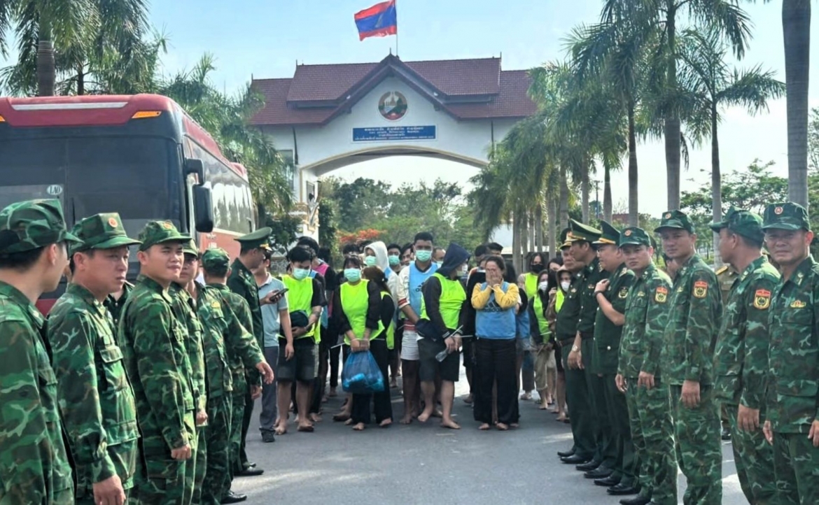 bo_doi_bien_phong_tinh_quang_tri_tiep_nhan_56_cong_dan_viet_nam_tu_phia_lao.jpg
