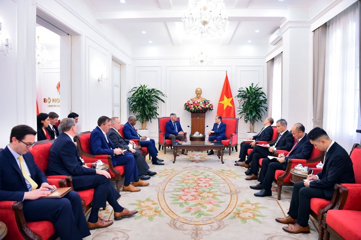 bo_truong_bo_ngoai_giao_le_hoai_trung_tiep_doan_nghi_si_hoa_ky_1.jpg