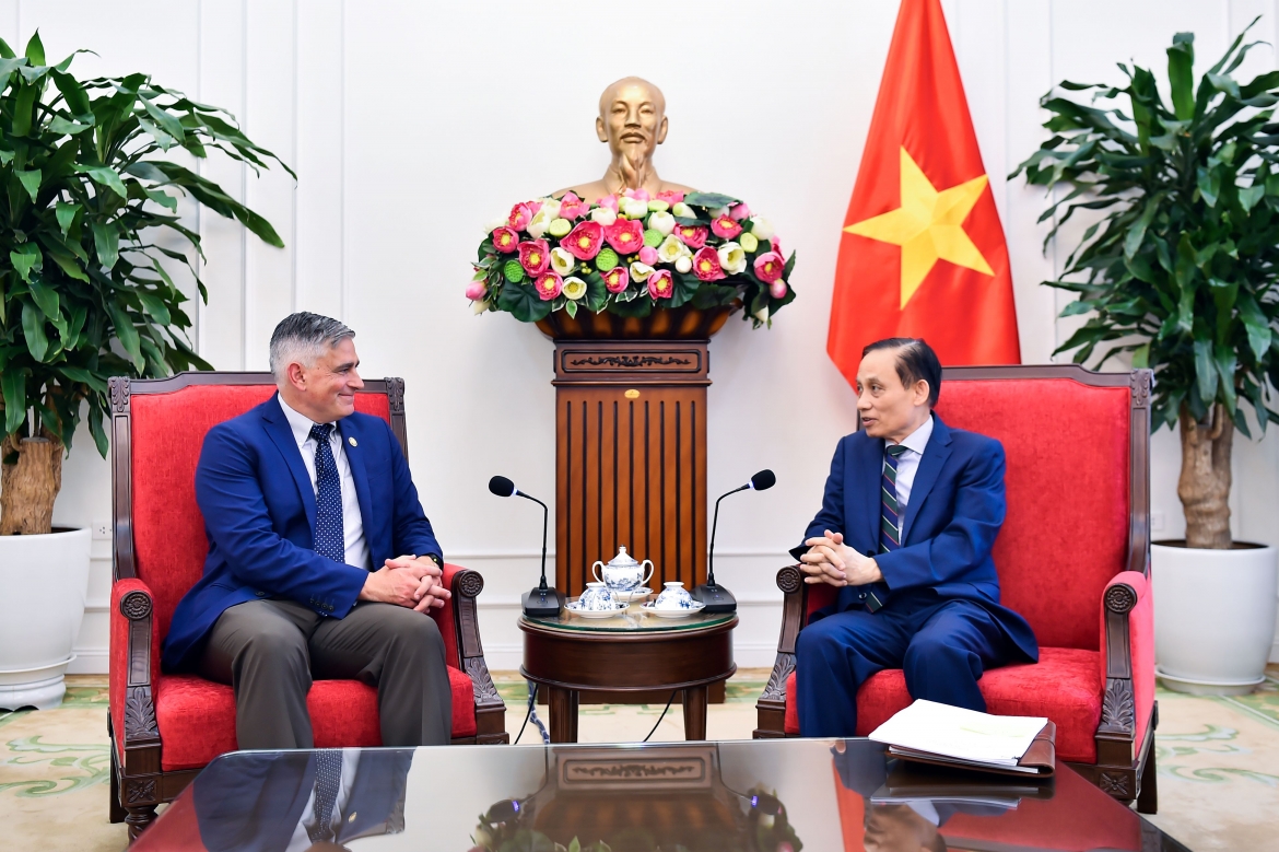 bo_truong_bo_ngoai_giao_le_hoai_trung_tiep_doan_nghi_si_hoa_ky_3.jpg