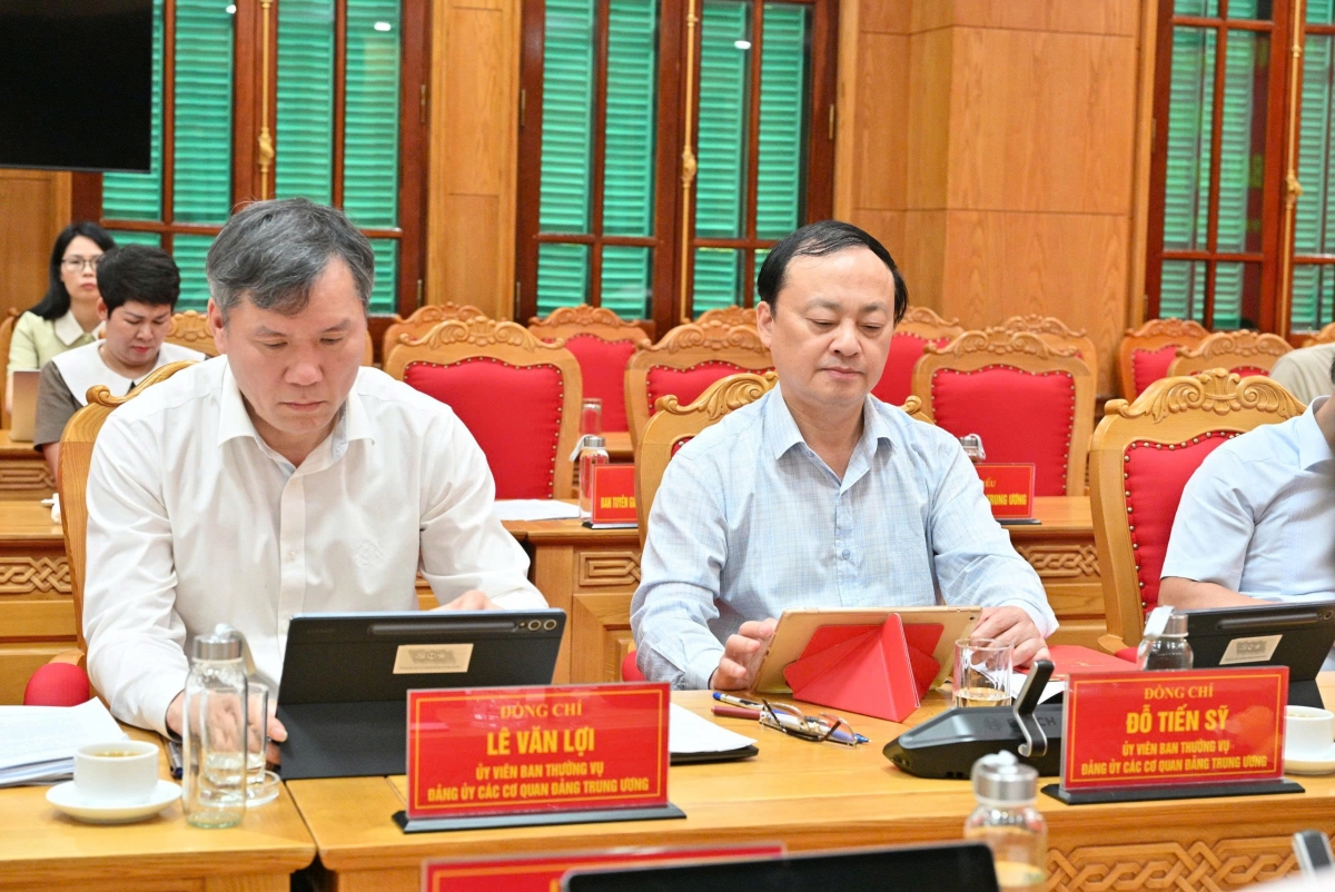 cac_dai_bieu_tai_phien_hop_ban_chap_hanh_dang_bo_cac_co_uan_dang_trung_uong.jpg