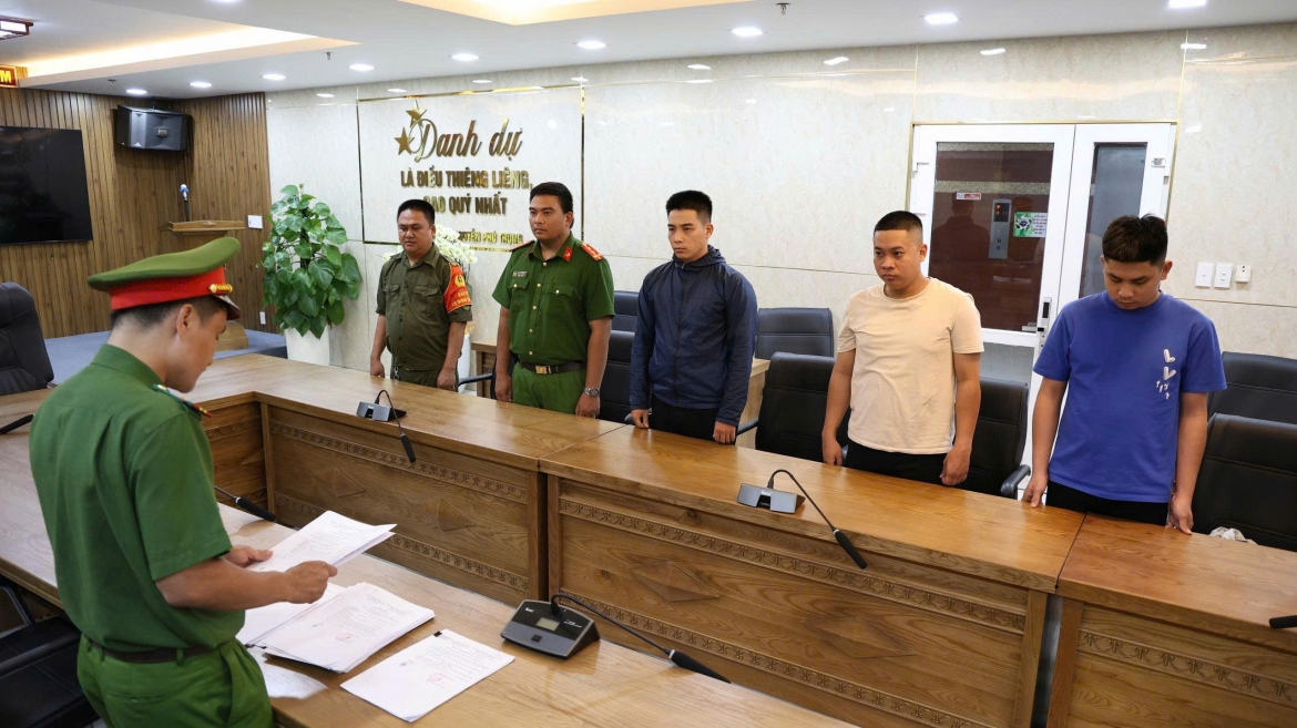 cac_doi_tuong_buon_ban_khi_cuoi.jpg
