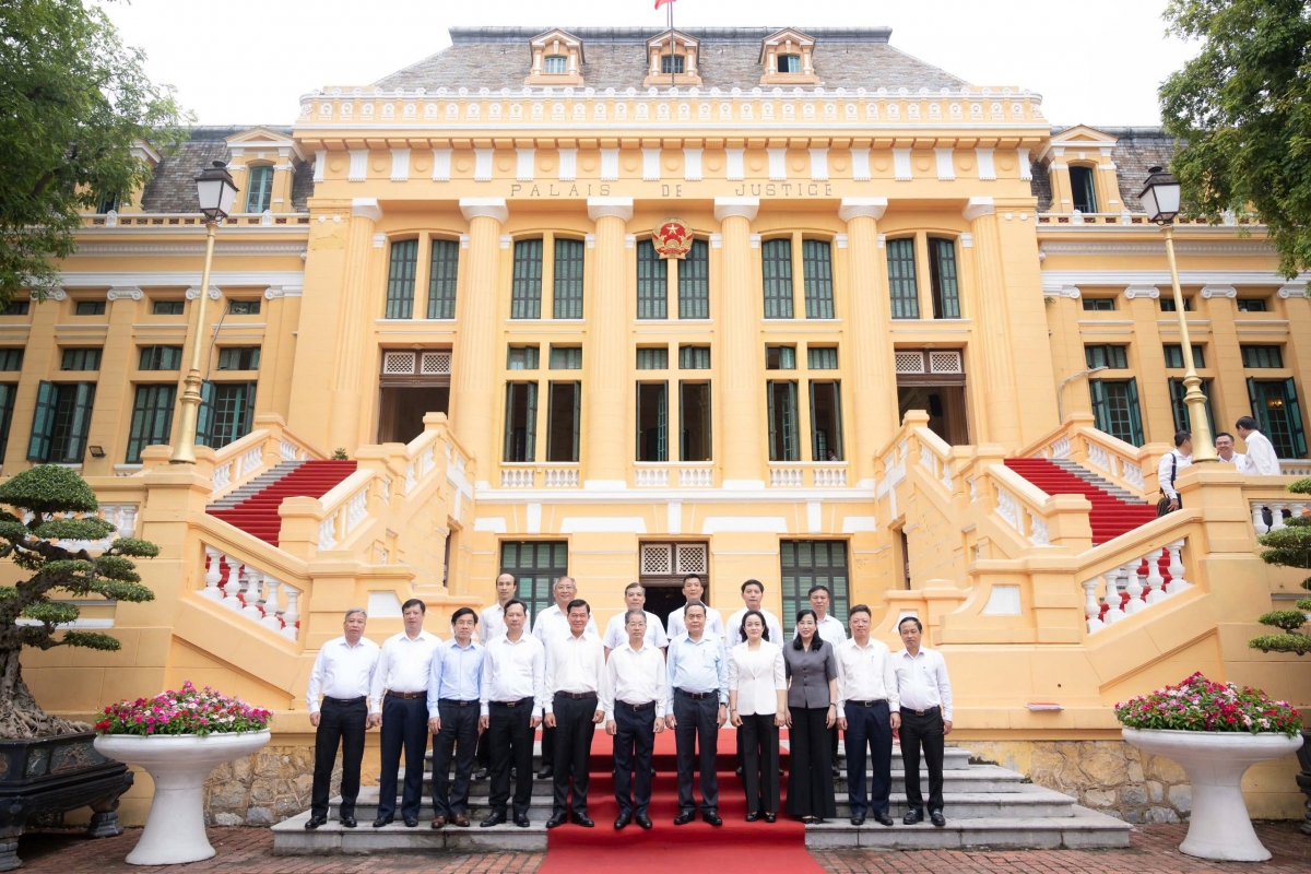 chu_tic_quoc_hoi_tran_thanh_man_lam_viec_voi_toa_an.jpg